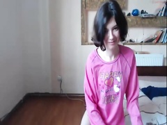 Молодая сует себе пальчик в попу - Русское порно-> 